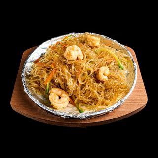 Spaghetti di soia con gamberi e verdure alla piastra