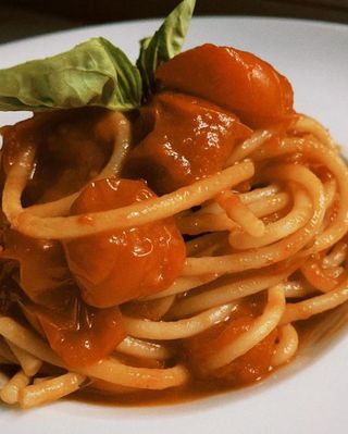 spaghetti  quadrati pomodoro e basilico