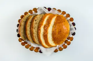 хлебная корзина (хлеб белый и ржаной)