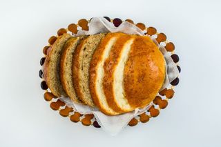 хлебная корзина (хлеб белый и ржаной)