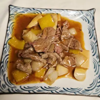 100 Vitello con verdure in salsa piccante
