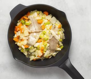 96 Pesce misto saltato con verdure