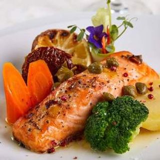 Somon file cu legume trase la tigaie 350 g