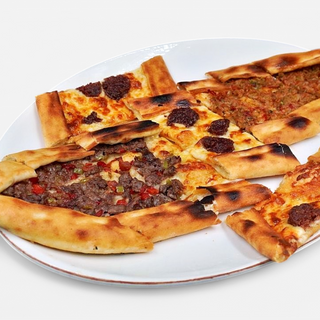 3 Mevsim Karışık Pide (3 Seasons Mixed Pide)