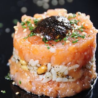 26 Tartar de Salmón con Trufa