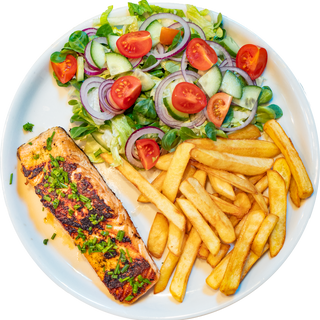 Grillowany łosoś ,frytki, sałatka