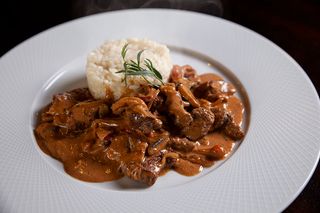 Solomillo de ternera Strogonoff con arroz