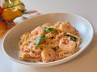 Paste cu creveti in sos rosse