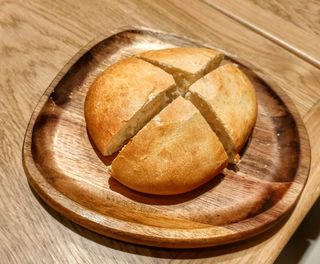 Tapa De Pan De coca con tomate