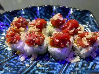 152. Uramaki tartar atún balfego (8 pzs.)