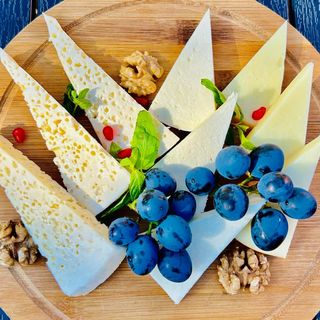 Ყველის ასორტი