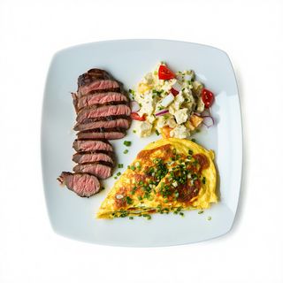 Plato De Lomo Con Tortilla Francesa Y Ensaladilla Rusa