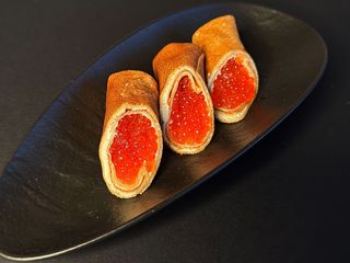 МЛИНЦІ З ЧЕРВОНОЮ ІКРОЮ (180g)