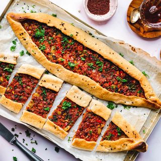 Піде з телятиною, солодким перцем, томатами та сулугуні (400г)