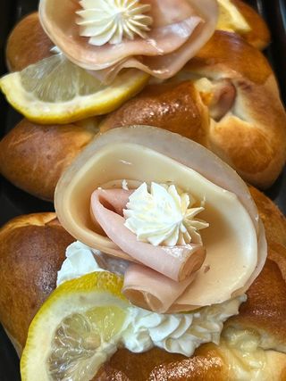 Mortadella, mozzarella, philadelphia e pesto di pistacchio
