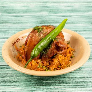 Ciolan de porc cu varză călită