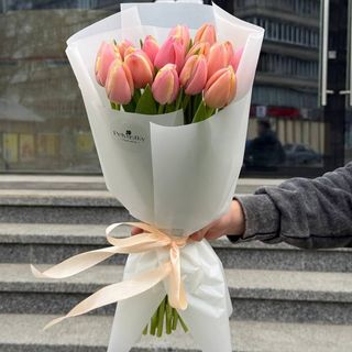 15 рожево-жовтий тюльпан 