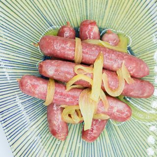 Salchichas Encebolladas