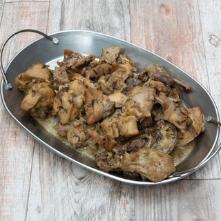 Ración de Conejo al Ajillo