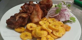 Chicharrones con patacones