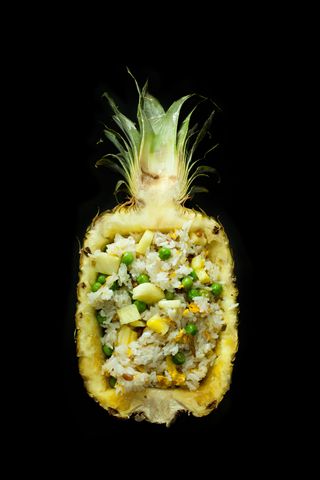 Riso all'ananas con pinoli