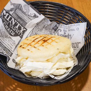 Arepa de queso blanco latino artesano