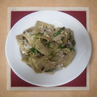 Ravioloni Di Ricotta E Spinaci Alla Boscaiola