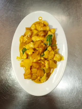 127. Pollo con patate con curry giallo