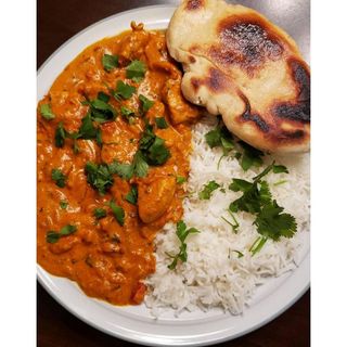 Chicken tikka masala with rice & naan