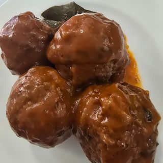 Albóndigas en salsa (racion)