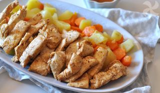 Peri-peri chicken shawarma con patate fritte