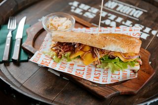 BBQ pulled pork sendvič