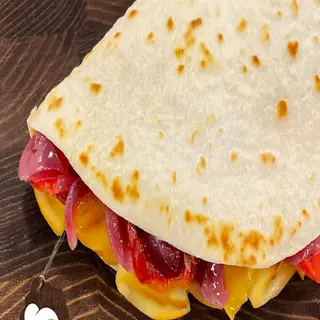 L3 - Fontina, cipolle, spinaci e salsa capricciosa