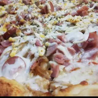 Piza keva yogur becon champi y cebolla frita