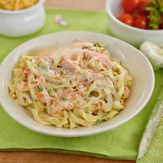 Паста със сьомга (300г)