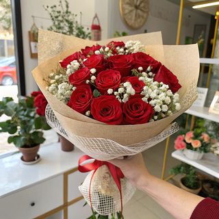 Bouquet De 18 Roses Rouges Avec Gypsophile