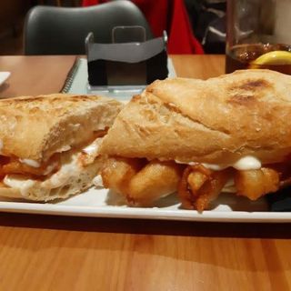 Bocadillo De Calamares Bravos