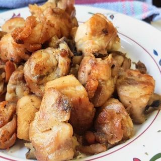 Pollo al ajillo 