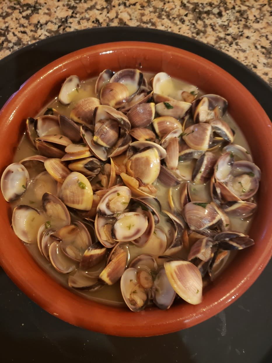 Almejas A La Marimena (1/2 Ración)