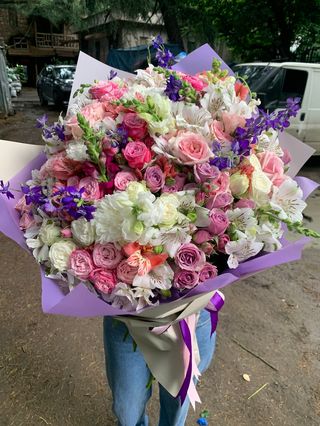 შერეული ყვავილების დიდი თაიგული