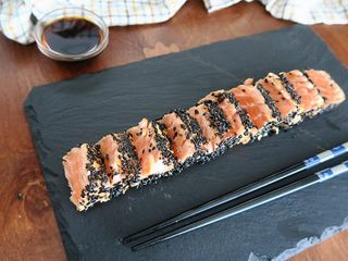 Salmón Tataki