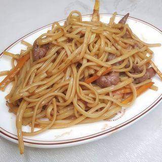 E14. Tallarines Chinos A La Plancha Con Ternera