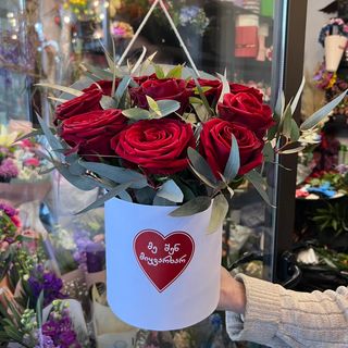 #3. ჰოლანდიური  წითელი ვარდების კომპოზიცია