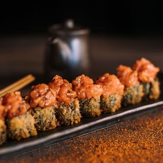 Hot Salmón (8 Piezas)