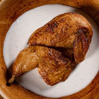 Запечене курча в вершково-винному соусі