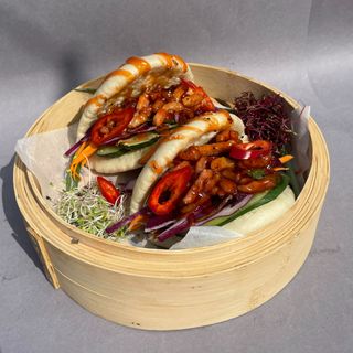 Bułeczki Bao z falafelem i warzywami-pikantne