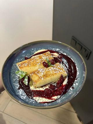 Млинці з сиром та заварним кремом