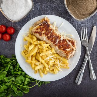 Punjena bela vešalica sa prilogom