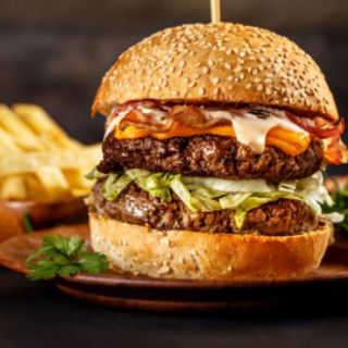 Телешки бургер с картофки