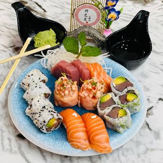 1008. SUSHI COMBINADO 8